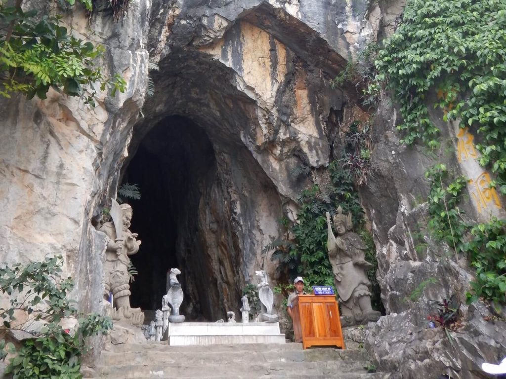 アンフー洞窟の入口