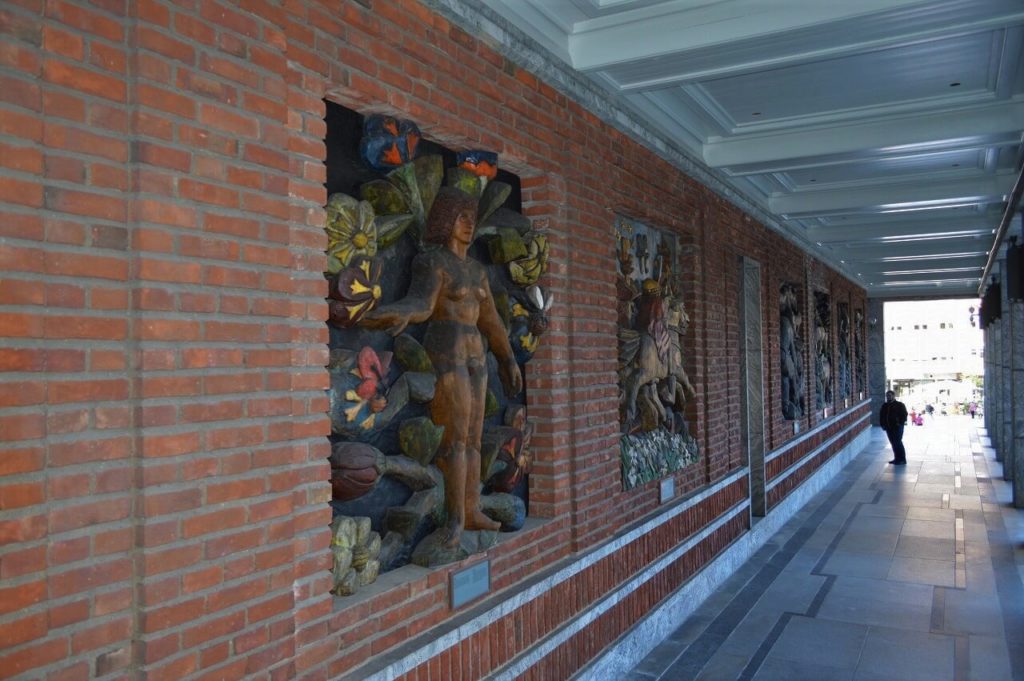 オスロ市庁舎の壁画