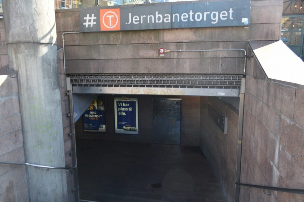 地下鉄の駅Jernbanetorgetへのアクセス