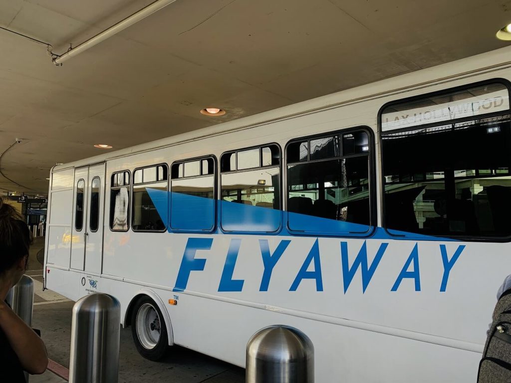 ロサンゼルスの観光バス「FLYAWAY」
