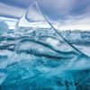 バイカル湖の氷は、世界一の透明度を誇る