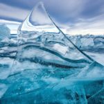 バイカル湖の氷は、世界一の透明度を誇る